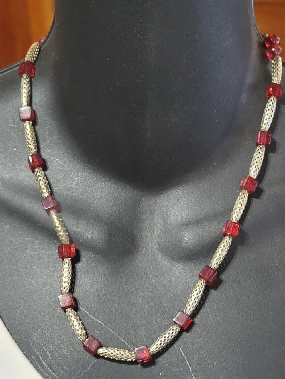 Vintage Orange Red‎ Necklace Lucite Textured Silver-tone 19” Retro rd03-12